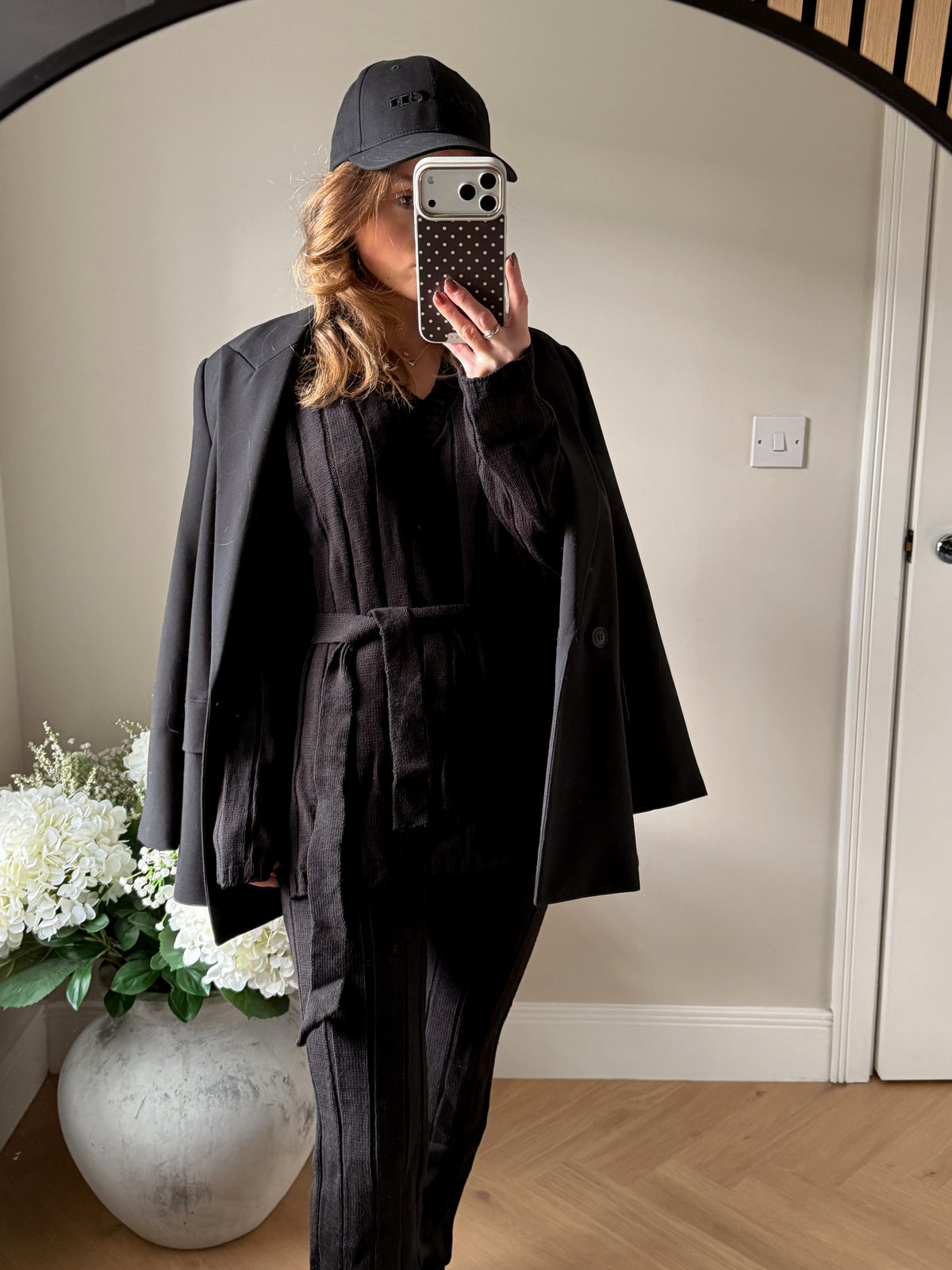 Women's black kniited matching lounge set.